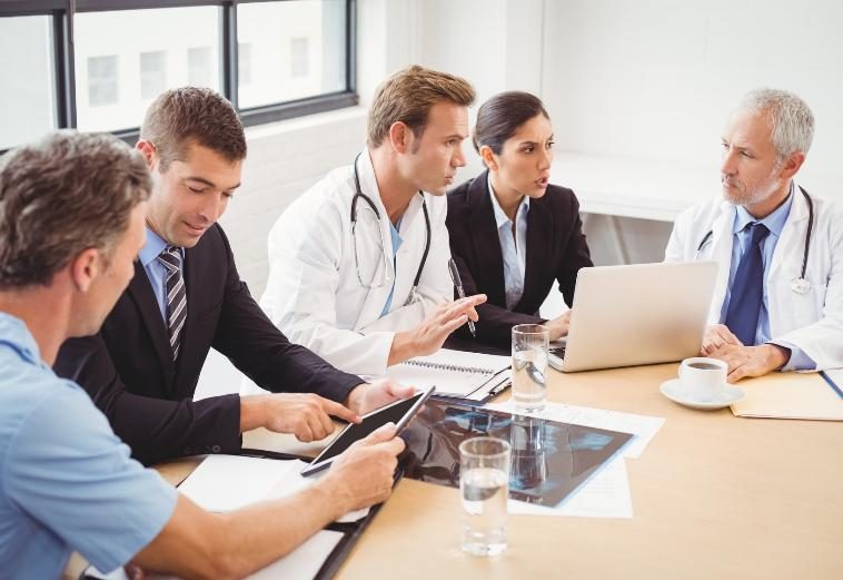 Immeditech berät ein medizinisches Team